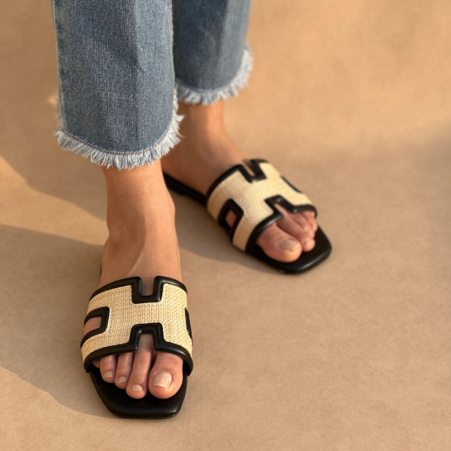 CLASSIC SLIDES | Black