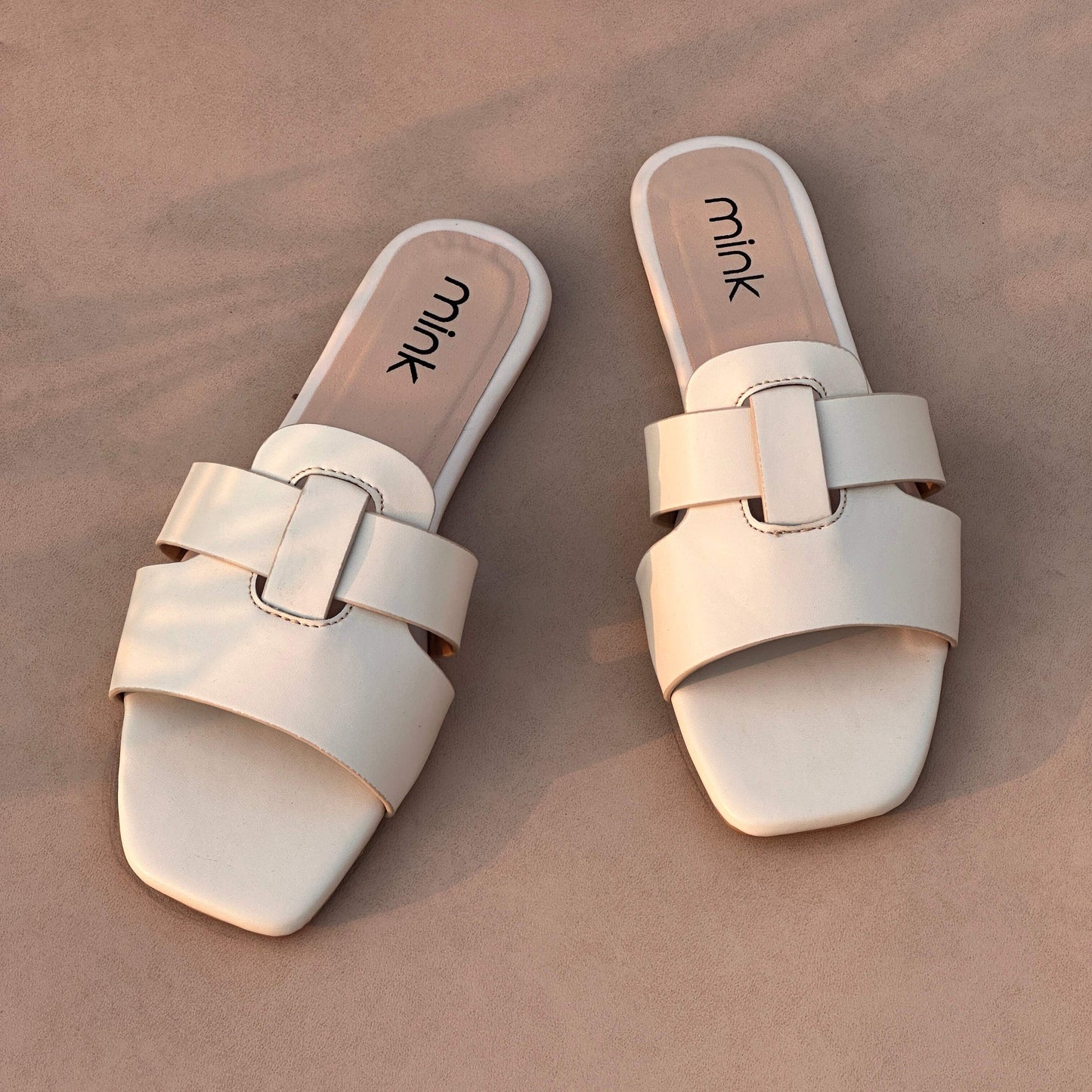 DELTA FLATS | White