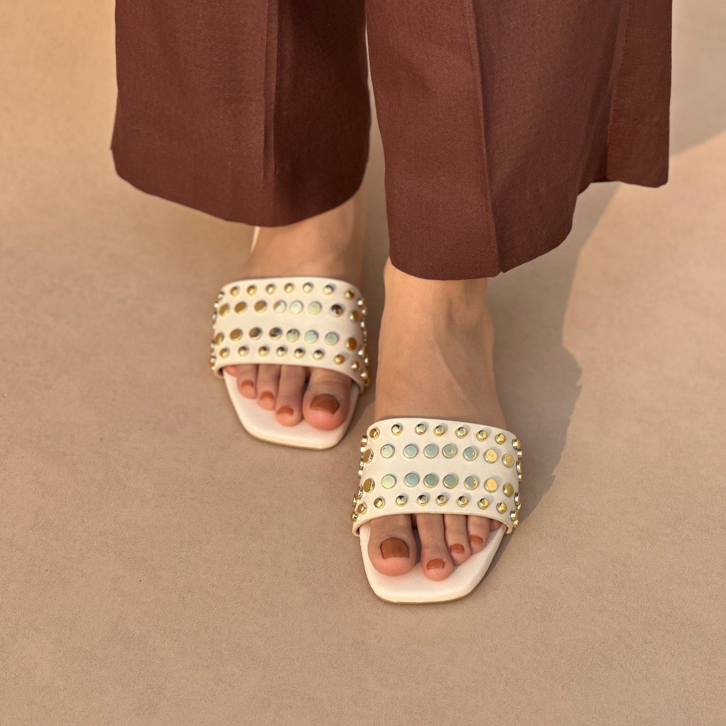 STUDY FLATS | White