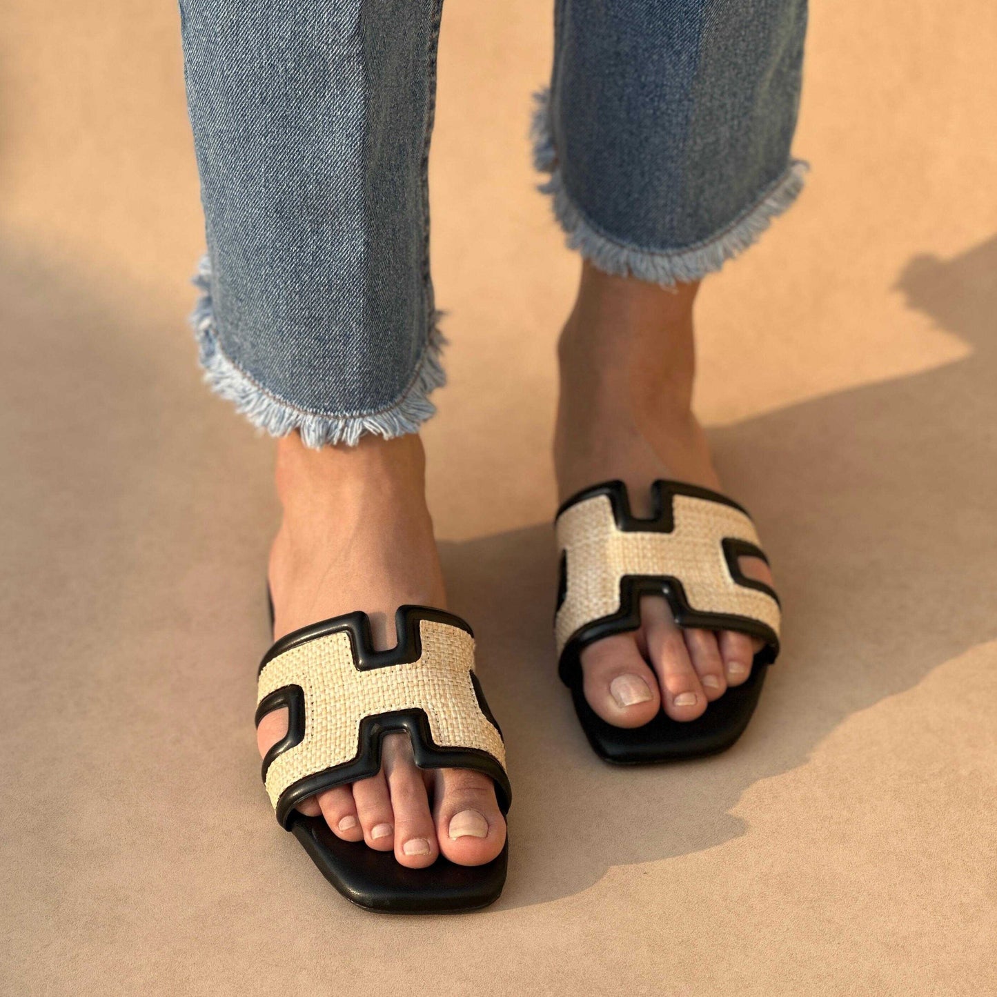CLASSIC SLIDES | Black