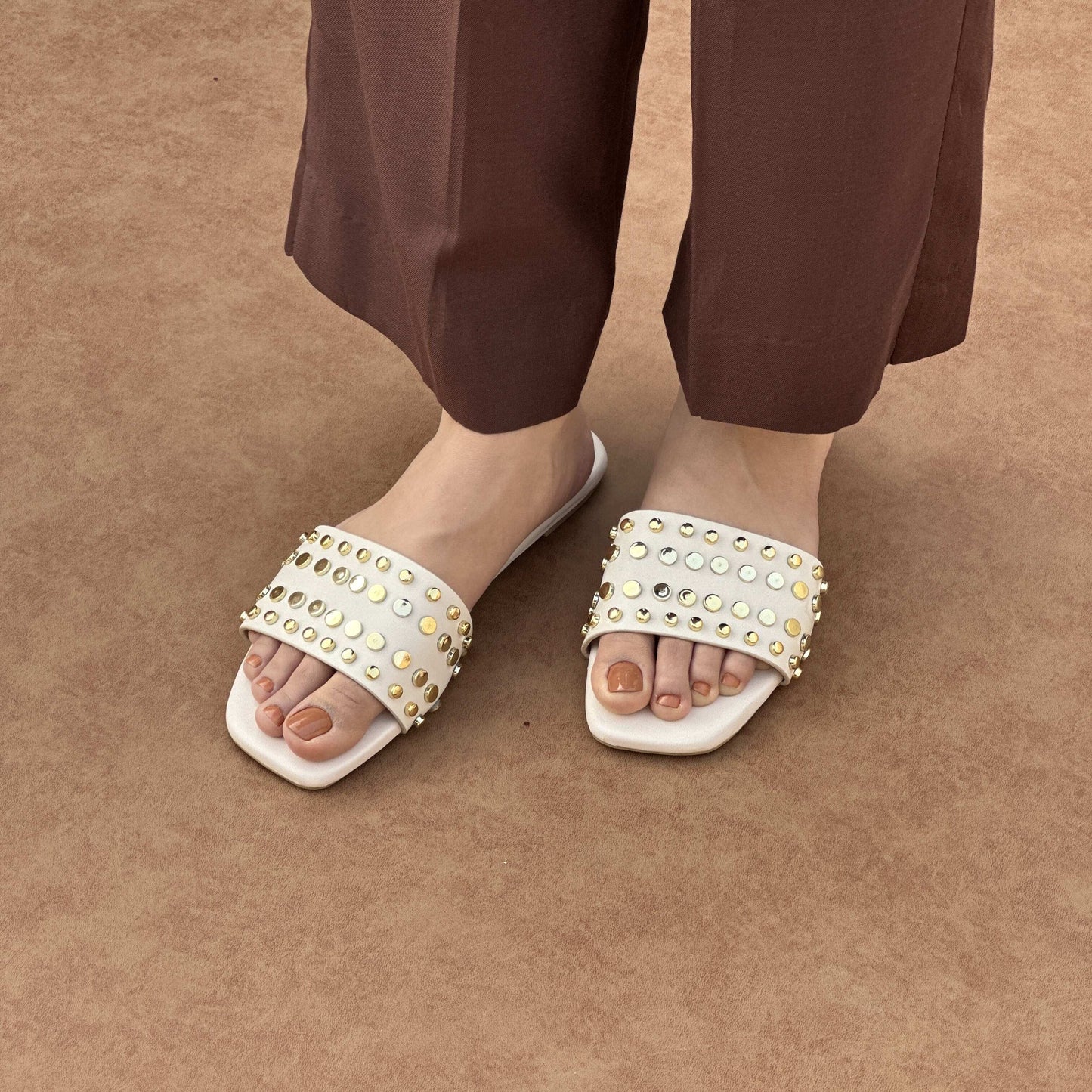 STUDY FLATS | White