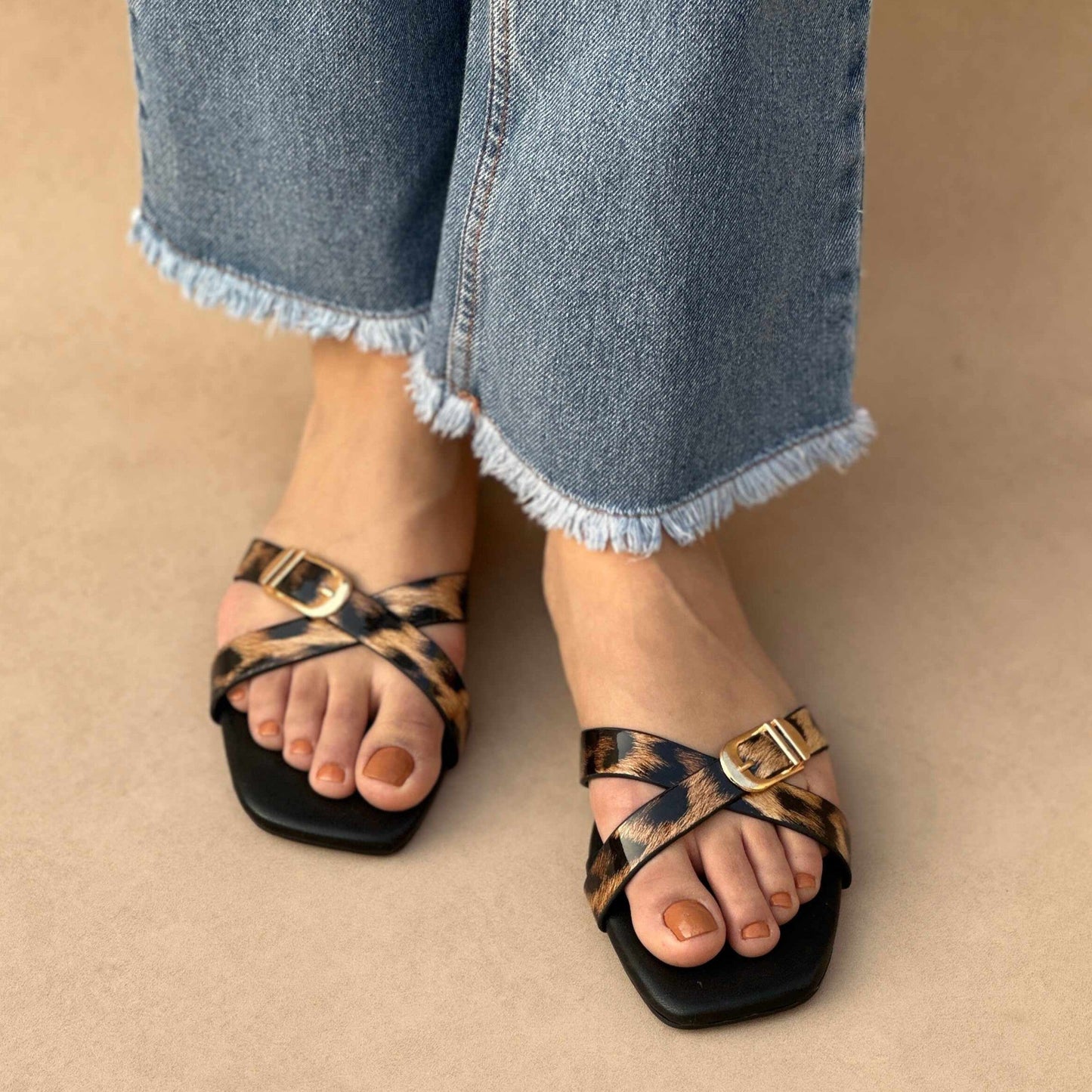 CROSS FLATS | Leapord Brown