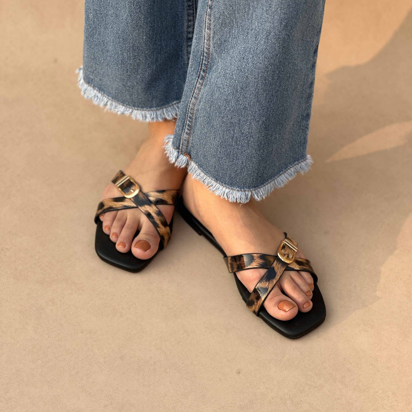 CROSS FLATS | Leapord Brown