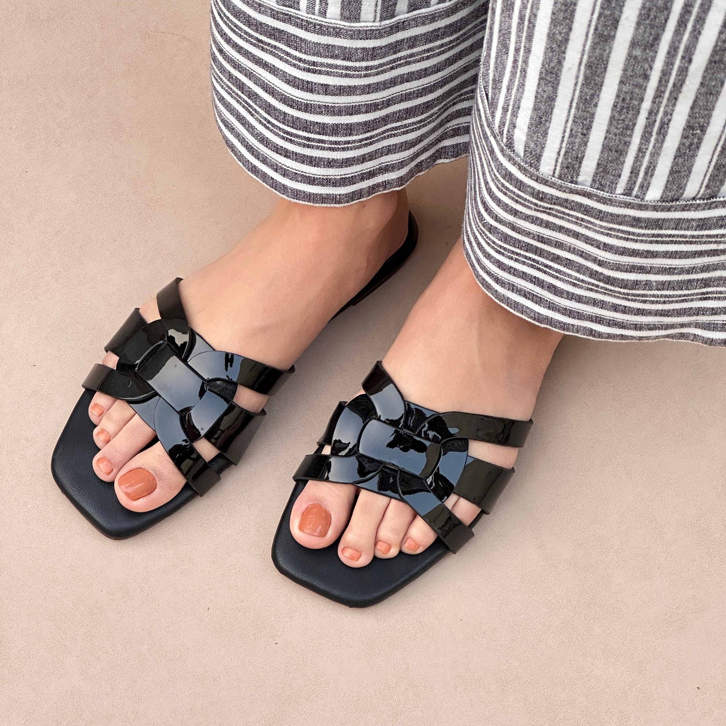 TORY FLATS | Black