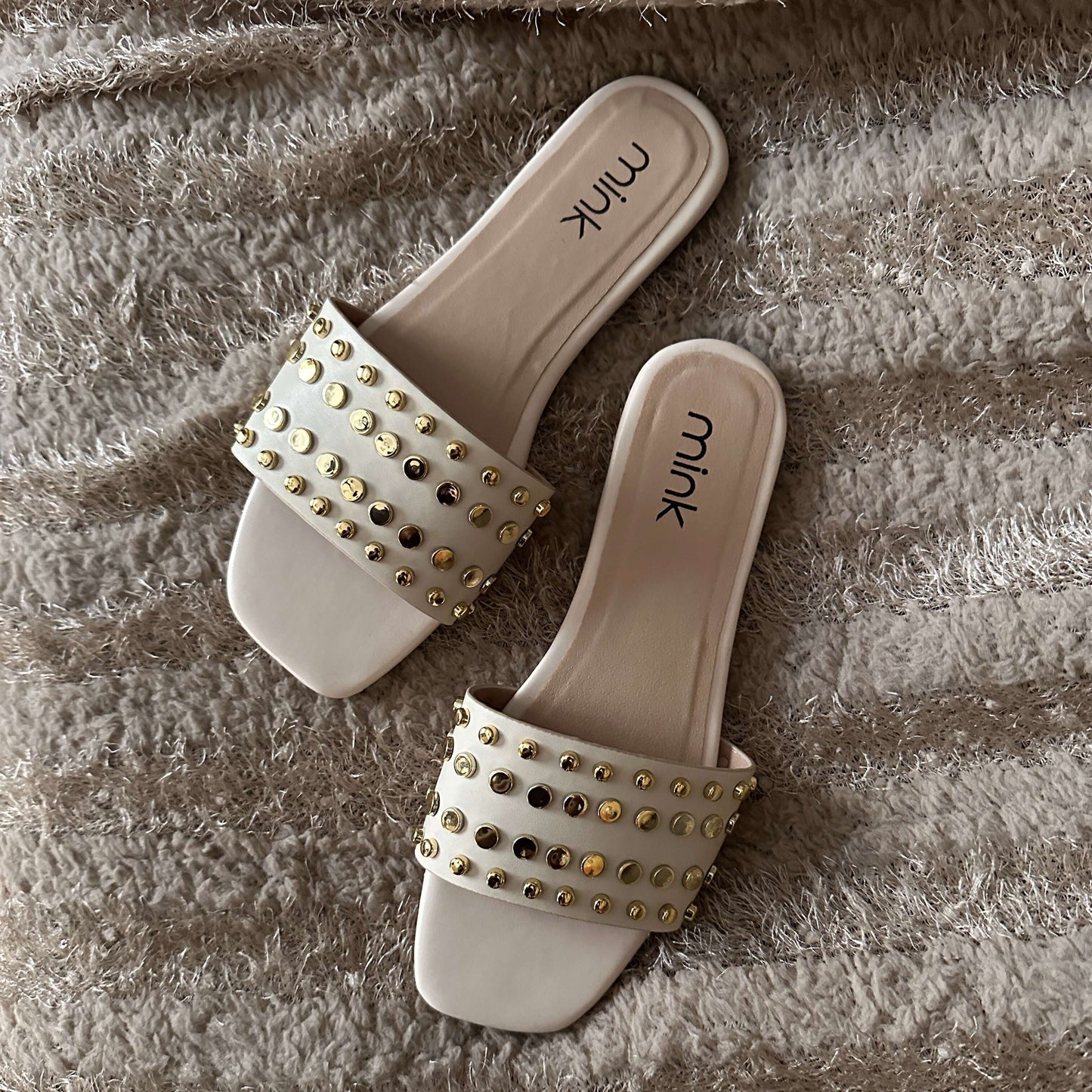 STUDY FLATS | White