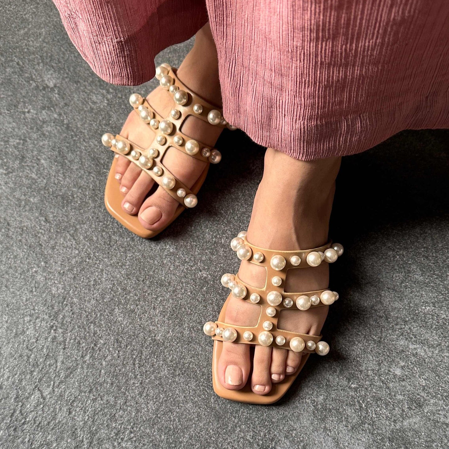 COSMO SLIDES | Punchy Beige