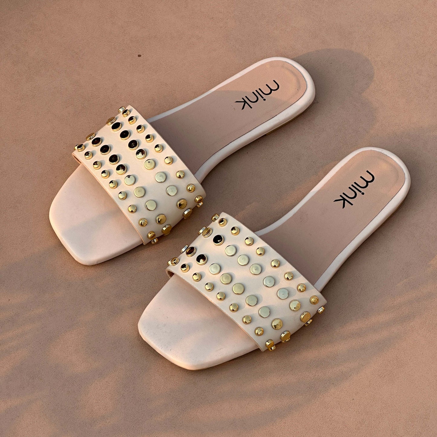 STUDY FLATS | White