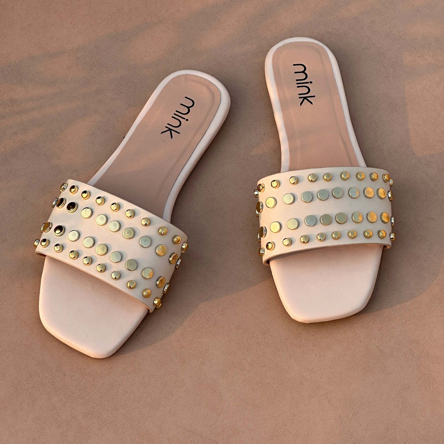 STUDY FLATS | White