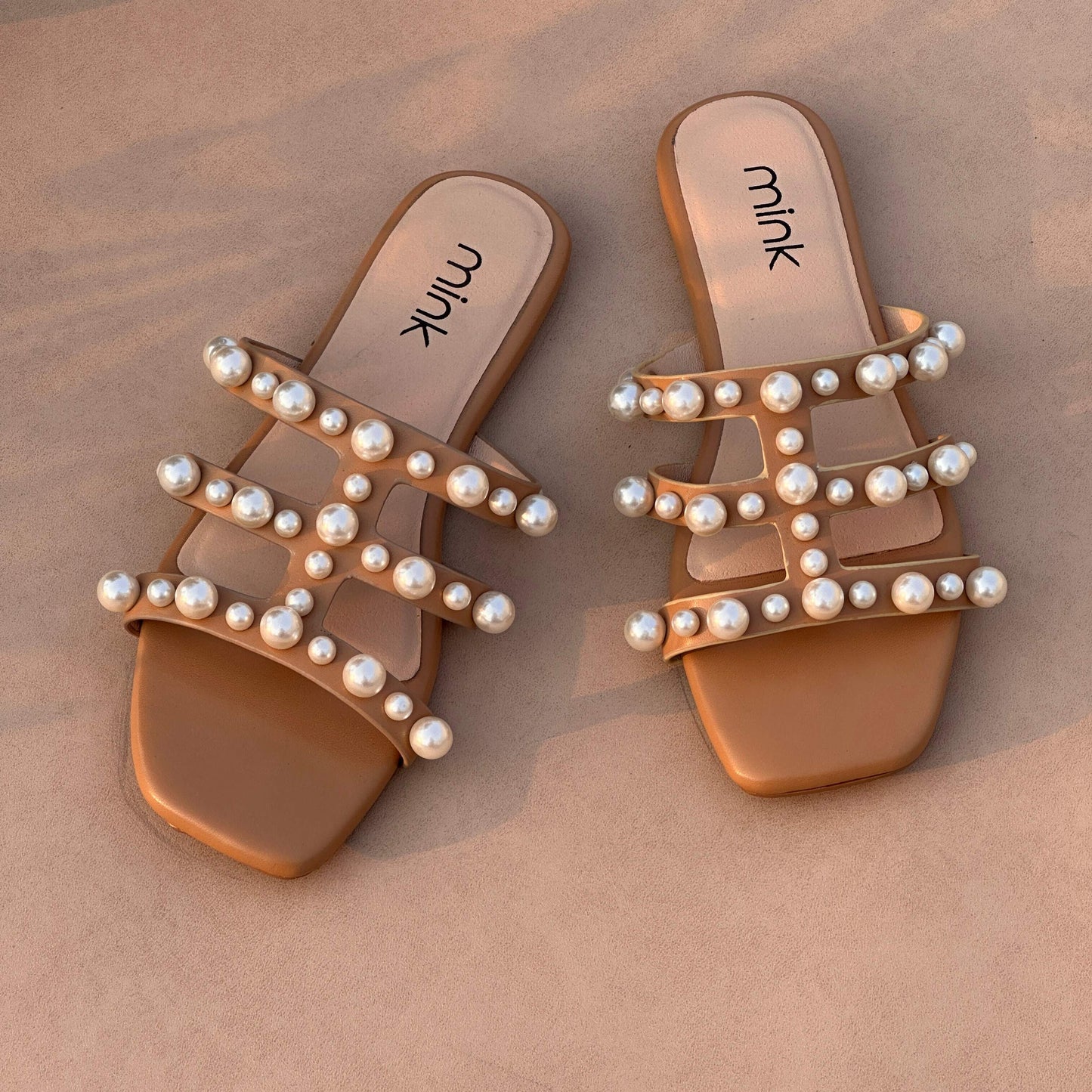 COSMO SLIDES | Punchy Beige