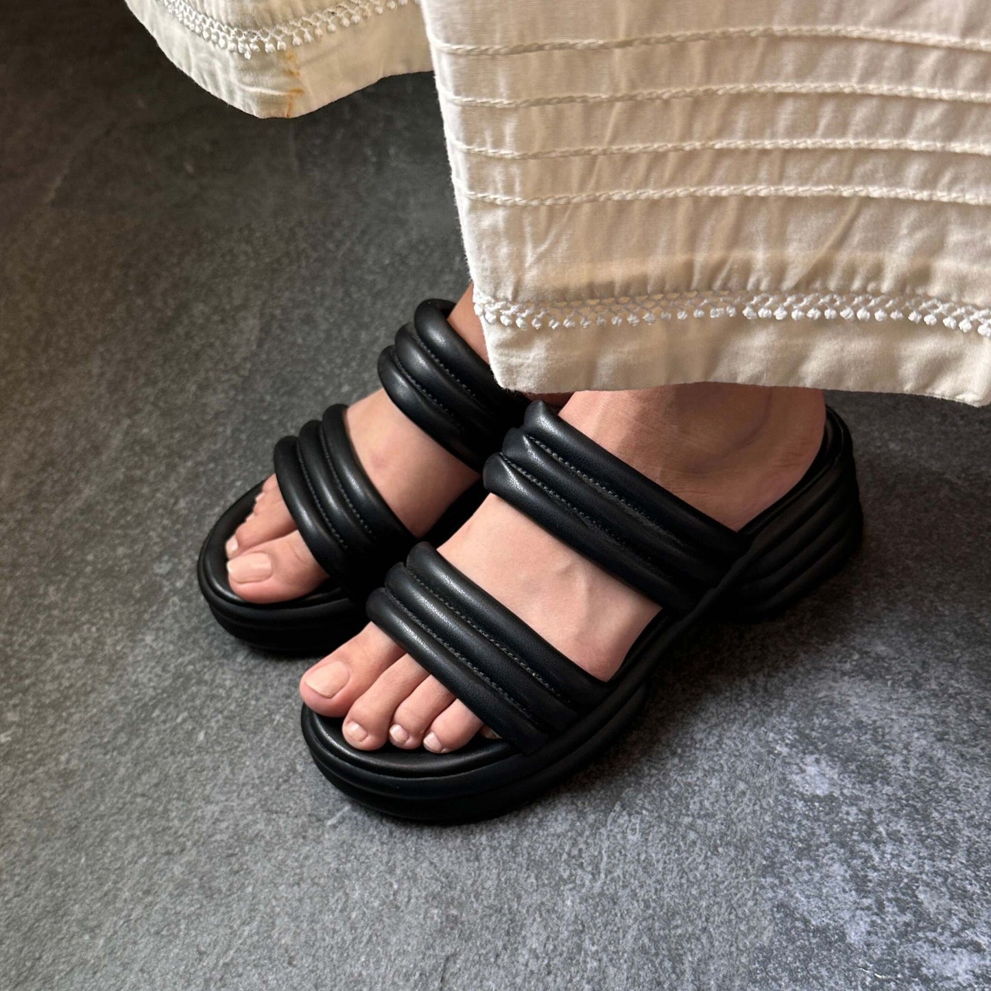 BUBBLE STRAP | Black