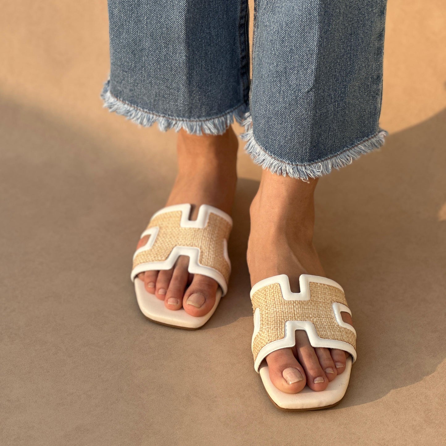 CLASSIC SLIDES | White