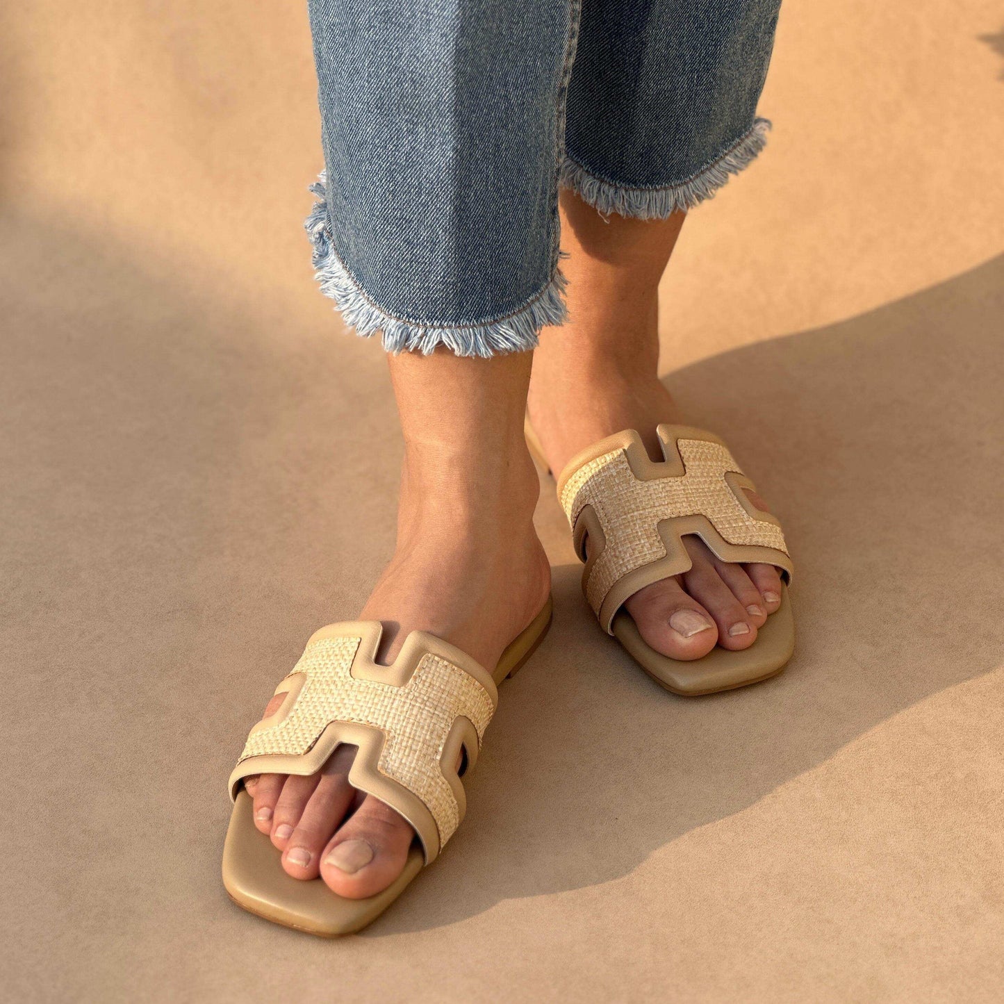 CLASSIC SLIDES | Punchy Beige