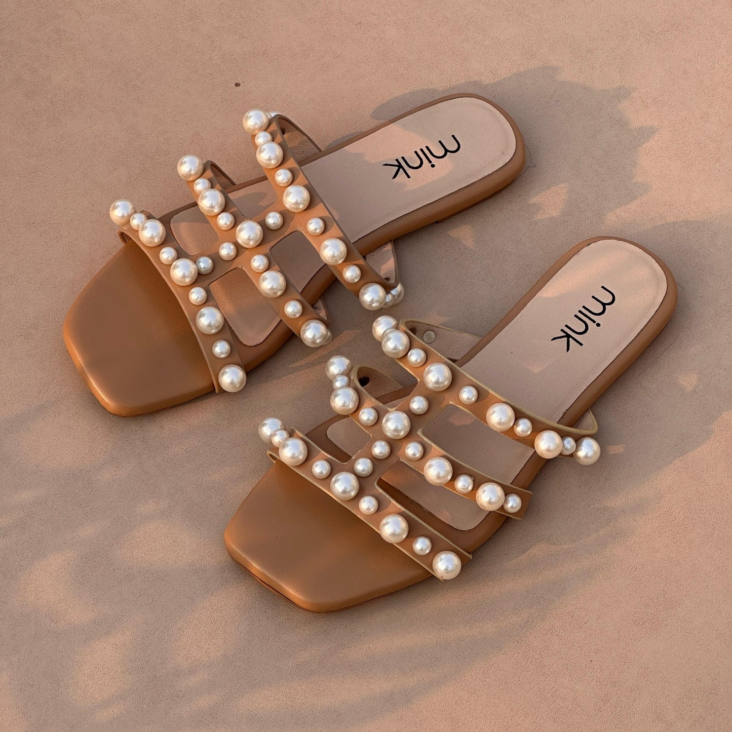 COSMO SLIDES | Punchy Beige