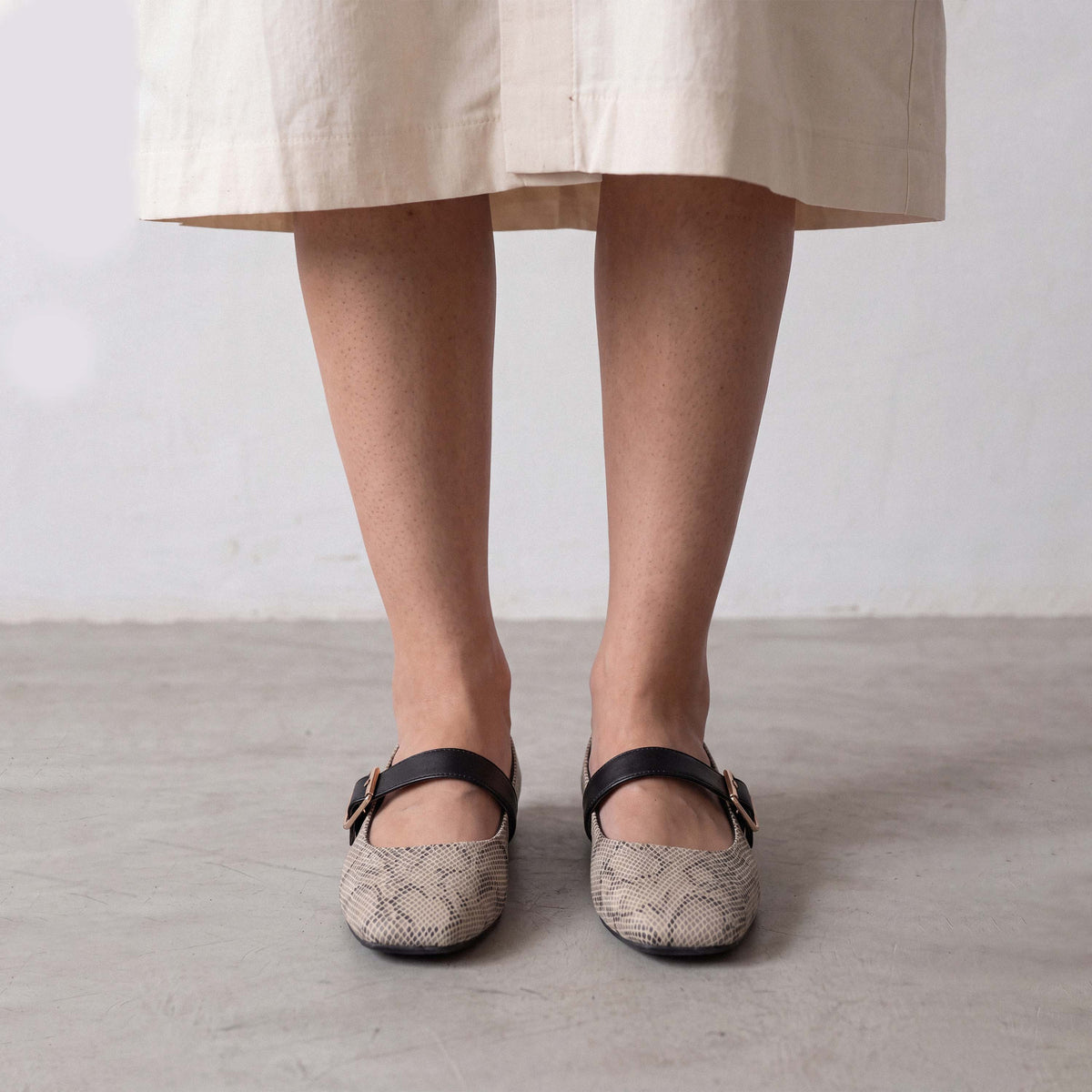 SNAKE MARYJANES | Ash White