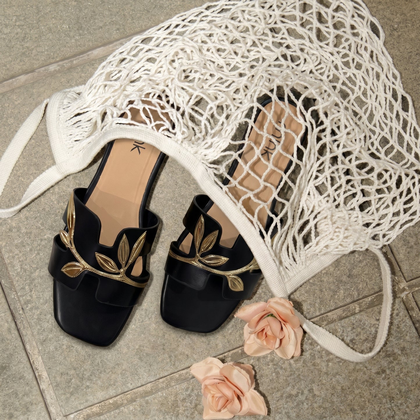 SOLA SLIDES | Black
