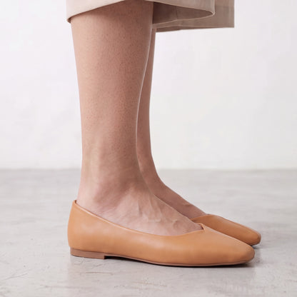 SEAM SQUARE PUMPS | Beige