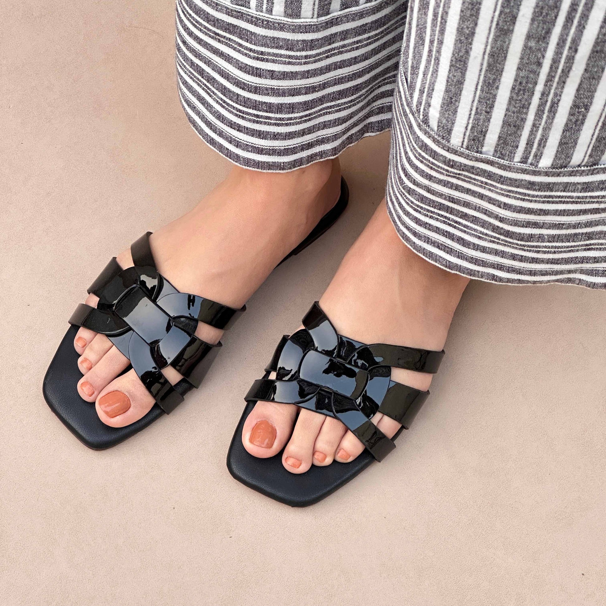 TORY FLATS | Black