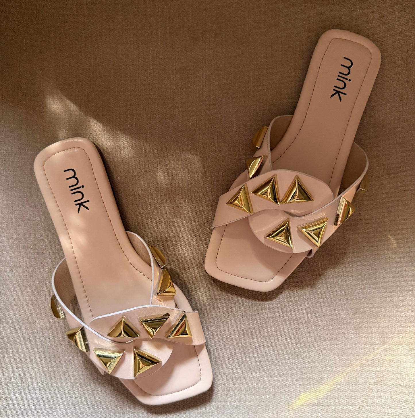 ANCHOR SLIDES | White